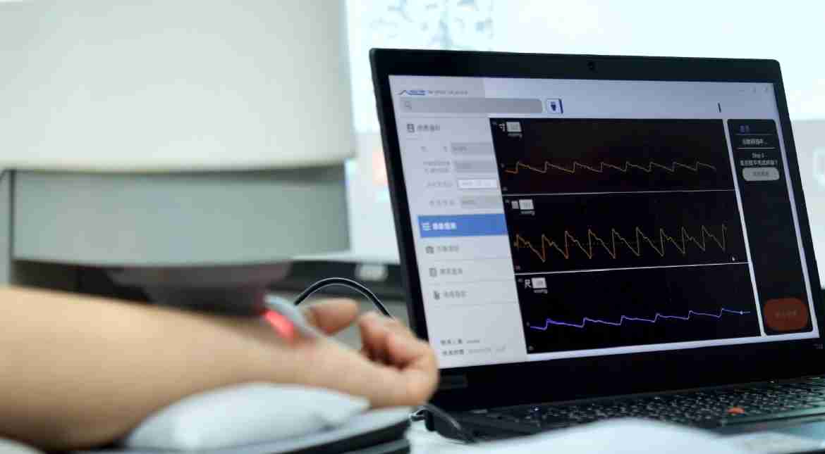 开云电子耘康以高解析与拟真的显示技术，，，，将其应用于中医检测，，提供“中医数位化检测方案”，，使传统中医检测结果数据化与可视化