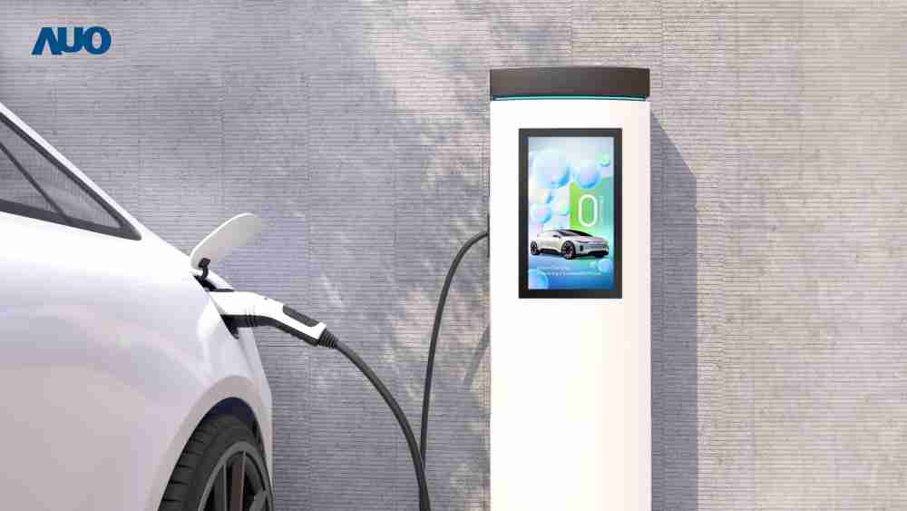 友達〝EVSE車用充電樁解決方案〞專為電動汽車充電樁設計，，具有高亮度、、、克服戶外艱難環境的耐溫、、、耐紫外線等特性，，，並搭載散熱性及擴充性強的高效能工業電腦，，，可實現人機互動訴求，，如資訊顯示、、支付等應用