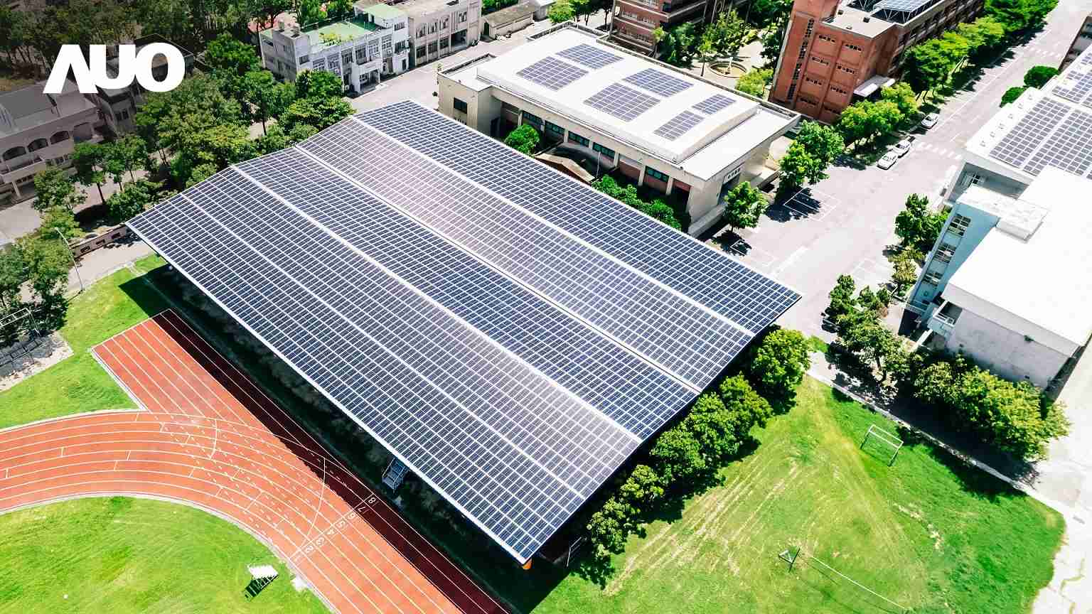 开云电子SunSteel光电整合型浪板具备快速安装、、、、轻量化优势，，，，可提升15%发电效能，，通过国际IEC与台湾VPC认证安全、、、、防漏、、耐候标准