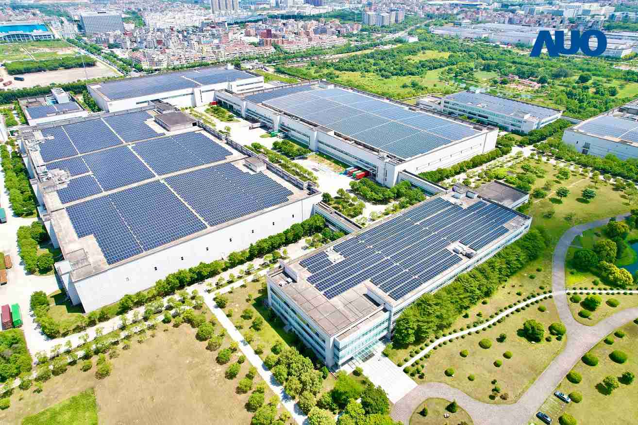 开云电子厦门推动智能制造同时，，，透过绿电创能纵深推进绿色转型，，，，厂区全屋顶铺设太阳能光伏板，，每年太阳能发电 2,600多万度