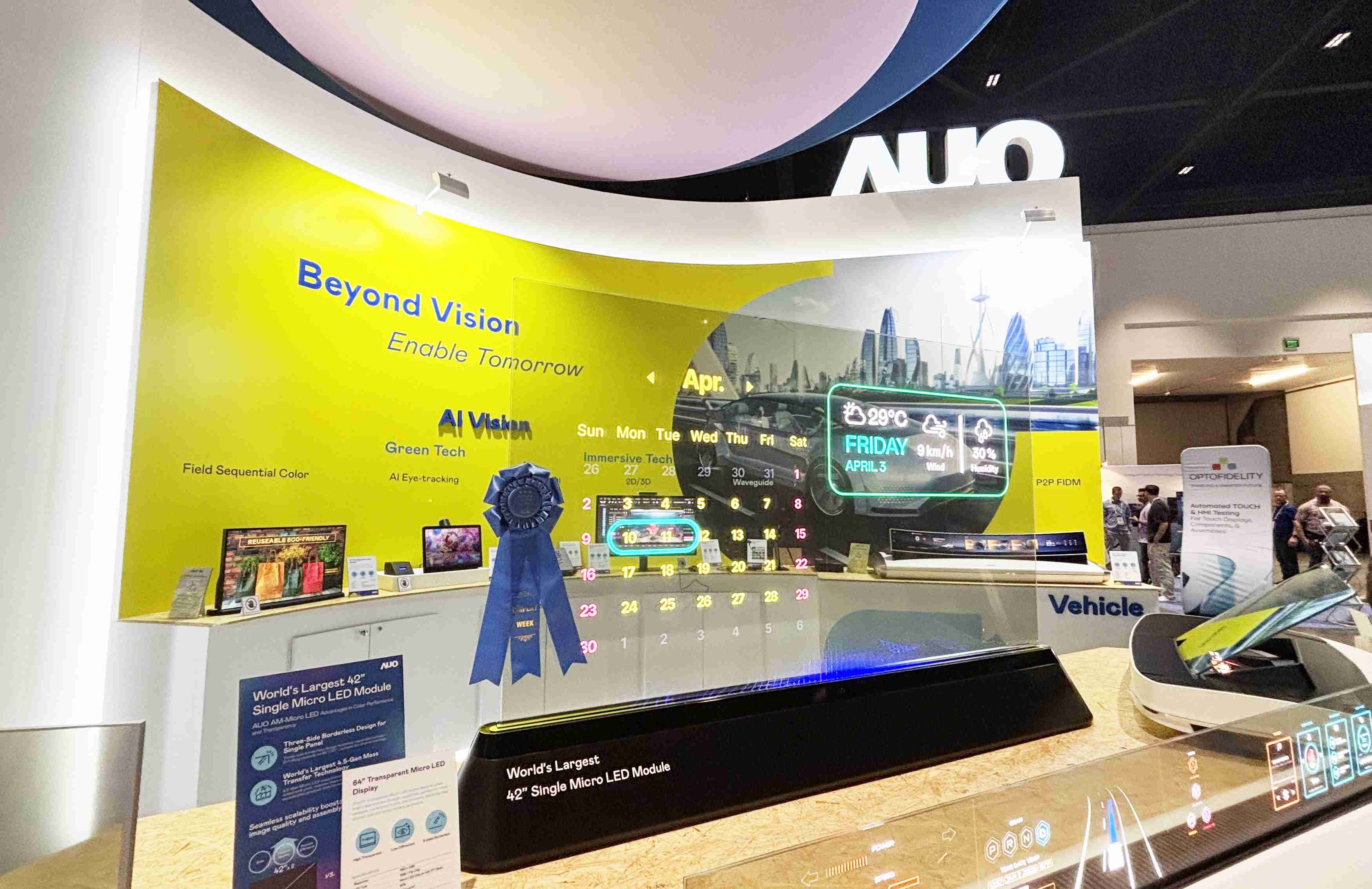 开云电子64吋透明Micro LED显示器获〝最佳Micro LED技术应用奖〞，，其绝妙的透明穿透特性，，，同时具备1,000 nits的高亮度表现，，，，并透过精细的无缝拼接延伸，，，，可依需求灵活应用于多元场域，，，，展现出Micro LED显示技术划时空的无限潜力